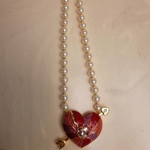 BETSEY JOHNSON HEART SHAPED PEARL NECKLACE